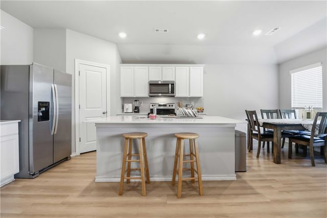 611 W Cattleman Court, Siloam Springs, AR 72761