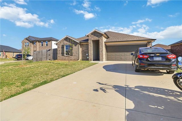 611 W Cattleman Court, Siloam Springs, AR 72761