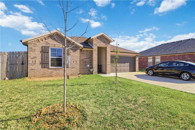 611 W Cattleman Court, Siloam Springs, AR 72761