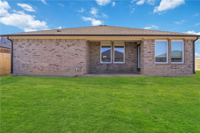 611 W Cattleman Court, Siloam Springs, AR 72761