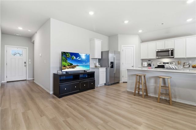 611 W Cattleman Court, Siloam Springs, AR 72761