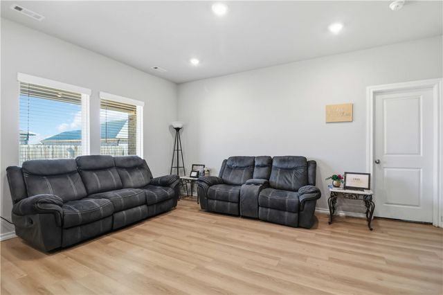 611 W Cattleman Court, Siloam Springs, AR 72761