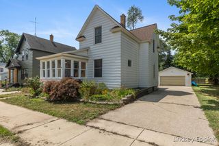 22 N Jefferson Street, Zeeland, MI 49464