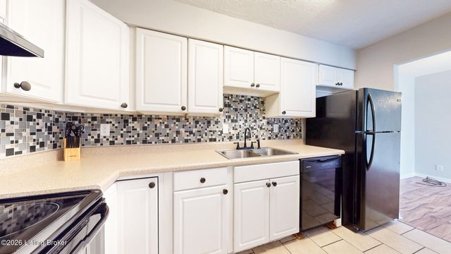 7052 Wildwood Cir 108, Louisville, KY 40291