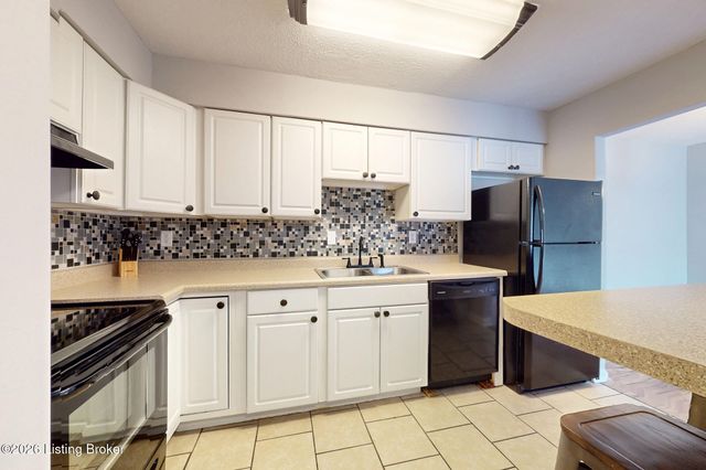 7052 Wildwood Cir 108, Louisville, KY 40291