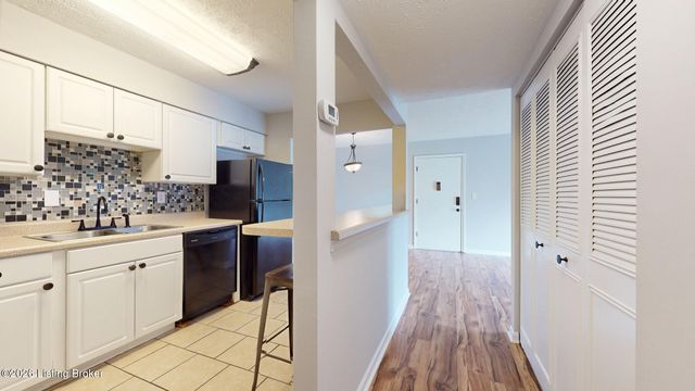 7052 Wildwood Cir 108, Louisville, KY 40291