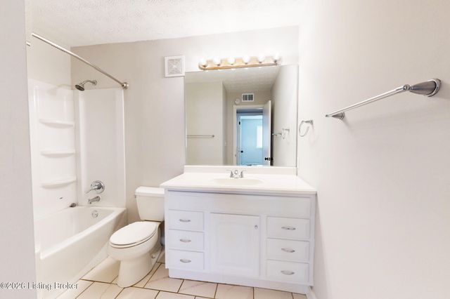 7052 Wildwood Cir 108, Louisville, KY 40291