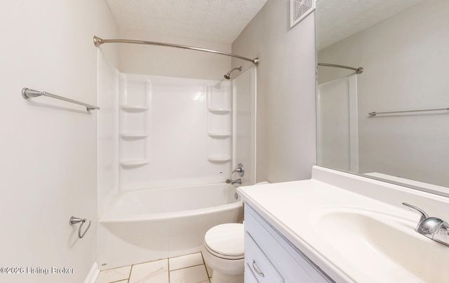 7052 Wildwood Cir 108, Louisville, KY 40291