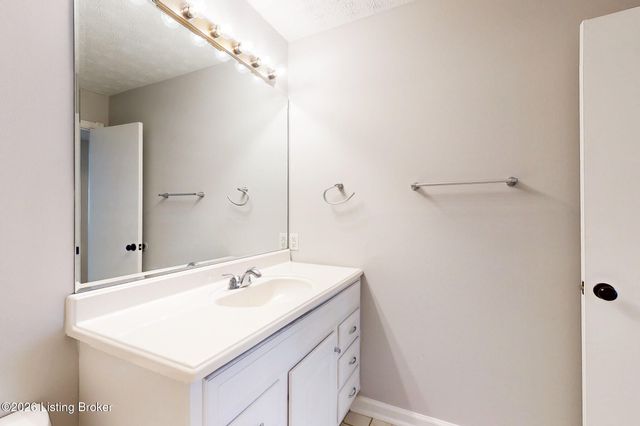 7052 Wildwood Cir 108, Louisville, KY 40291