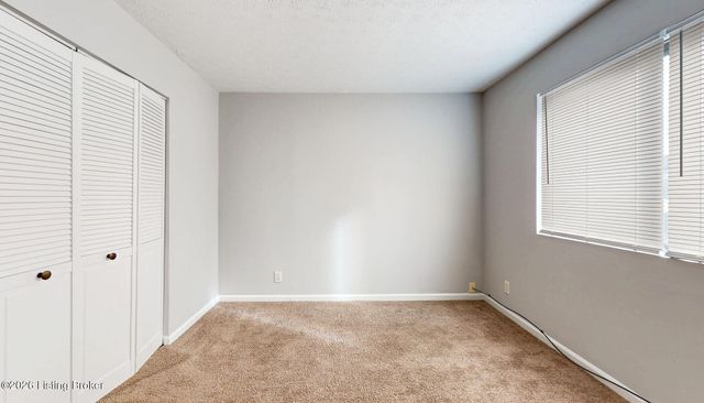 7052 Wildwood Cir 108, Louisville, KY 40291