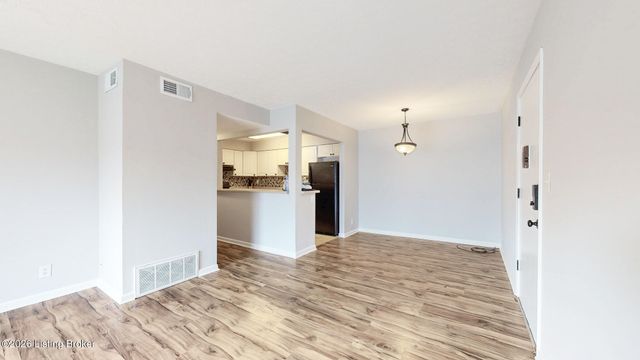 7052 Wildwood Cir 108, Louisville, KY 40291