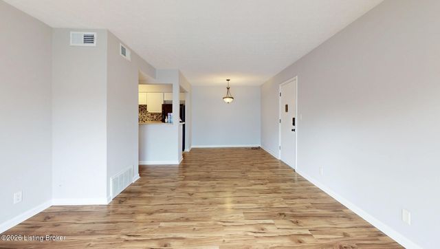 7052 Wildwood Cir 108, Louisville, KY 40291