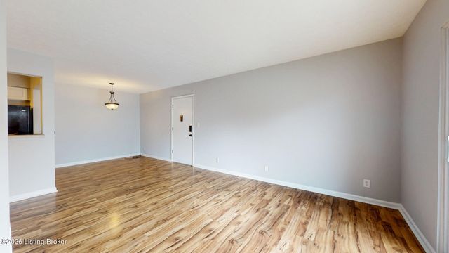 7052 Wildwood Cir 108, Louisville, KY 40291