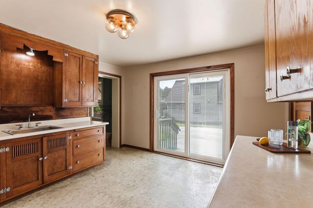 81 Manitoba Avenue, Saint Paul, MN 55117