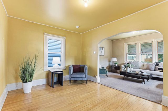 81 Manitoba Avenue, Saint Paul, MN 55117