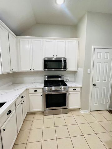 6704 Kevincrest Drive, Pearland, TX 77584