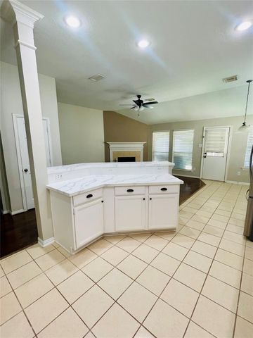 6704 Kevincrest Drive, Pearland, TX 77584