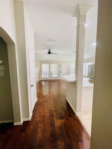 6704 Kevincrest Drive, Pearland, TX 77584