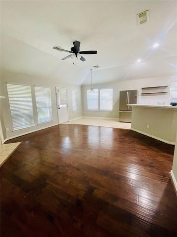 6704 Kevincrest Drive, Pearland, TX 77584