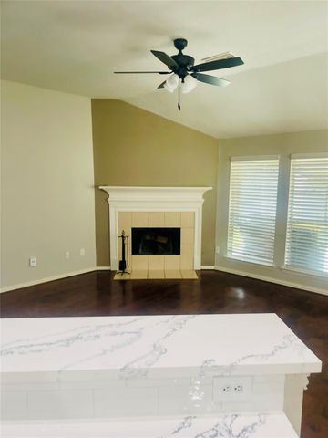 6704 Kevincrest Drive, Pearland, TX 77584