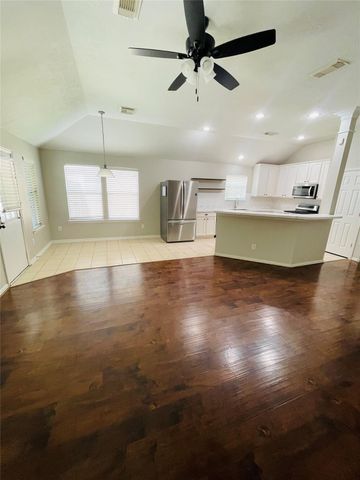 6704 Kevincrest Drive, Pearland, TX 77584