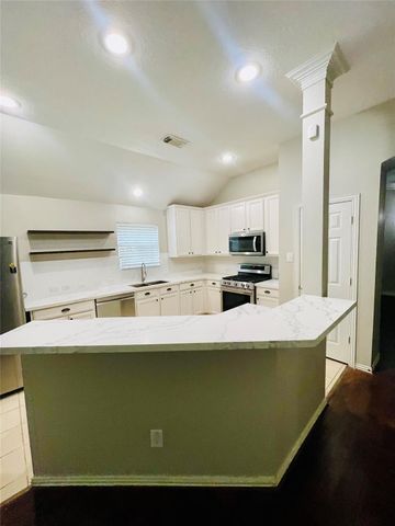 6704 Kevincrest Drive, Pearland, TX 77584