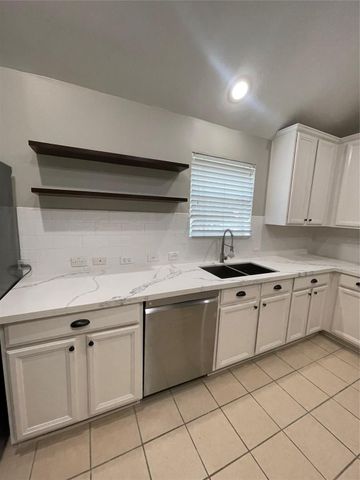 6704 Kevincrest Drive, Pearland, TX 77584