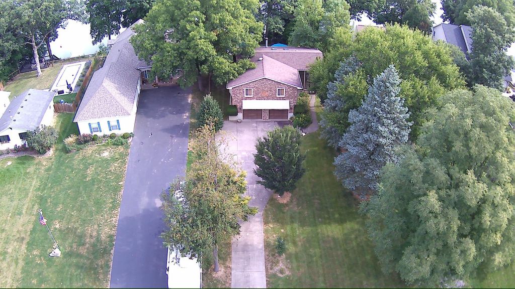 1549 Lake Holiday Drive, Sandwich, IL 60548