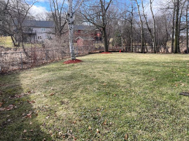 6817 29th Street N, Oakdale, MN 55128