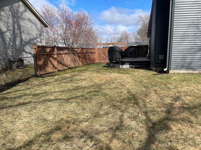 6817 29th Street N, Oakdale, MN 55128