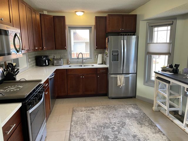 6817 29th Street N, Oakdale, MN 55128