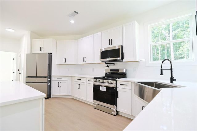 295 Huiet Dr, Mcdonough, GA 30252