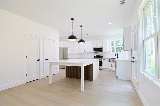 295 Huiet Dr, Mcdonough, GA 30252