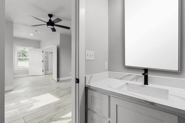 1522 Shady HOLW, New Braunfels, TX 78132