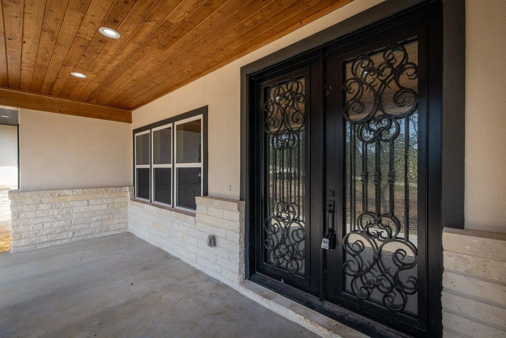 1522 Shady HOLW, New Braunfels, TX 78132