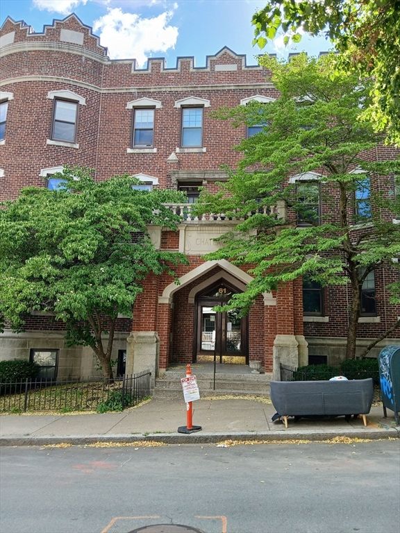 61 Quint Ave 8, Boston, MA 02134