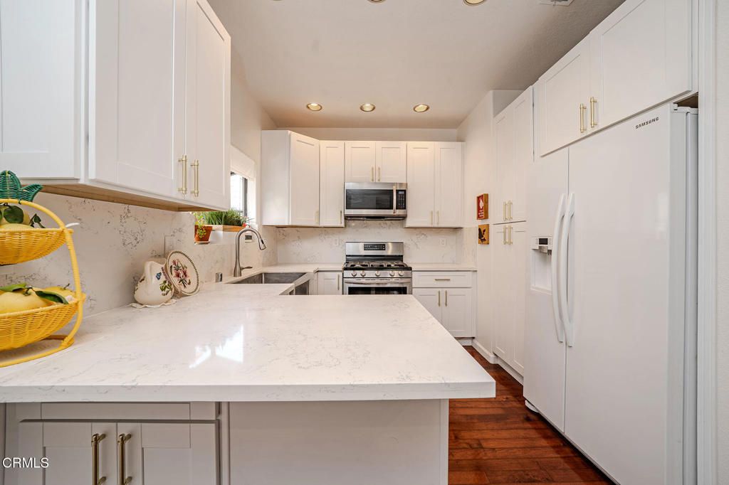 Image 8 of property listing at 786 E California Boulevard 2, Pasadena, CA 91106