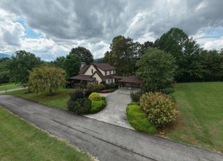 6229 Barnyard Lane, Young Harris, GA 30582