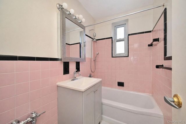 33-25 90 Street 5D, Jackson Heights, NY 11372
