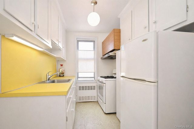 33-25 90 Street 5D, Jackson Heights, NY 11372