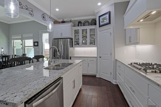 5169 Black River Rd, Darrow, LA 70725