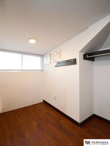 2146 S 34th Street, Omaha, NE 68105