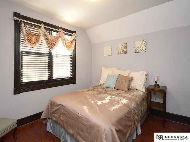 2146 S 34th Street, Omaha, NE 68105