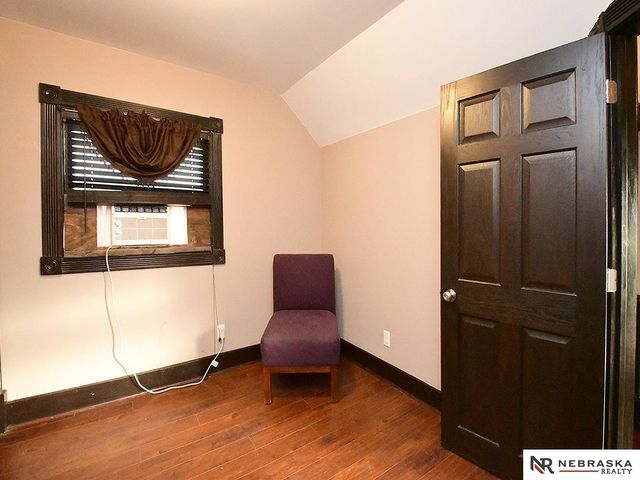 2146 S 34th Street, Omaha, NE 68105