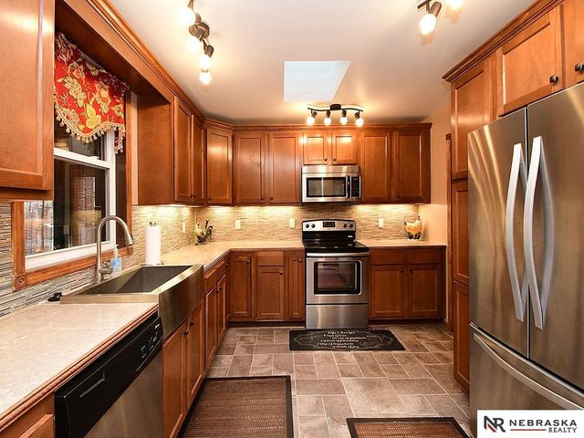 2146 S 34th Street, Omaha, NE 68105