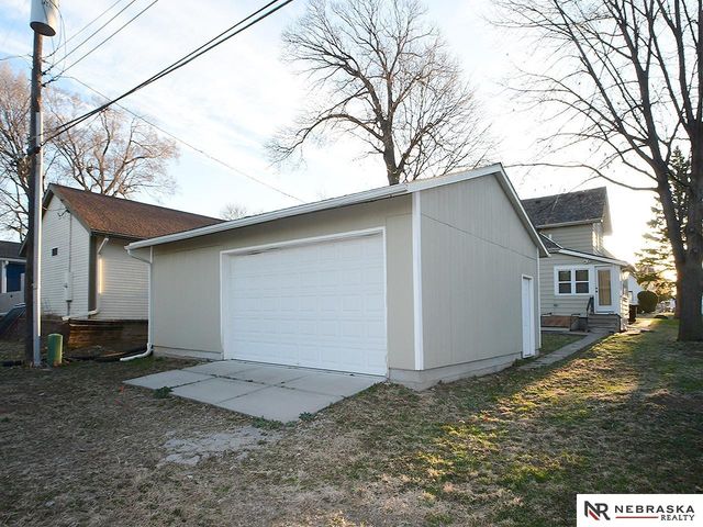 2146 S 34th Street, Omaha, NE 68105