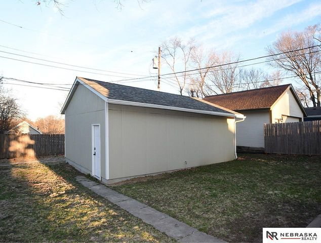 2146 S 34th Street, Omaha, NE 68105