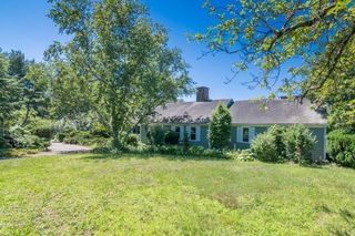 53 Iduna Ln, Amherst, MA 01002