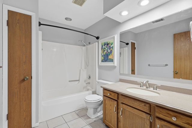 4190 MALLARD Court 9, Bettendorf, IA 52722