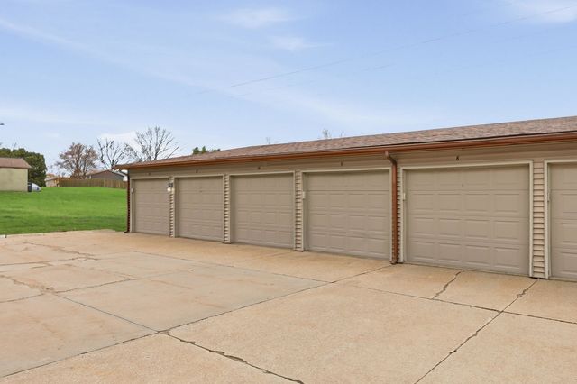 4190 MALLARD Court 9, Bettendorf, IA 52722